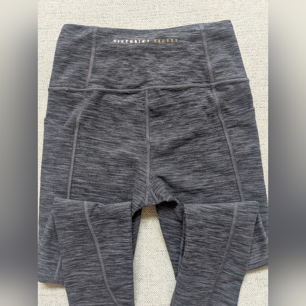 Victoria's Secret Essential Studio 7/8 Leggings
Black/Tornado/Heather Sz2